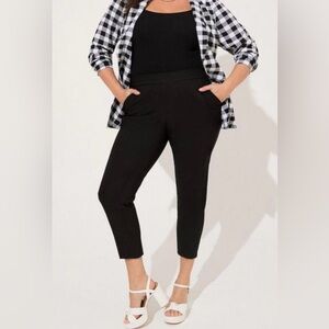 NWT TORRID Pull-On Relaxed Taper Studio High-Rise